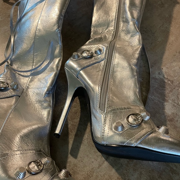 Matallic silver boots 😍😍😍 - Picture 3 of 3